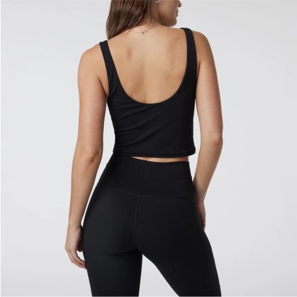 Vuori Daily Crop - medium - Picture 2 of 3